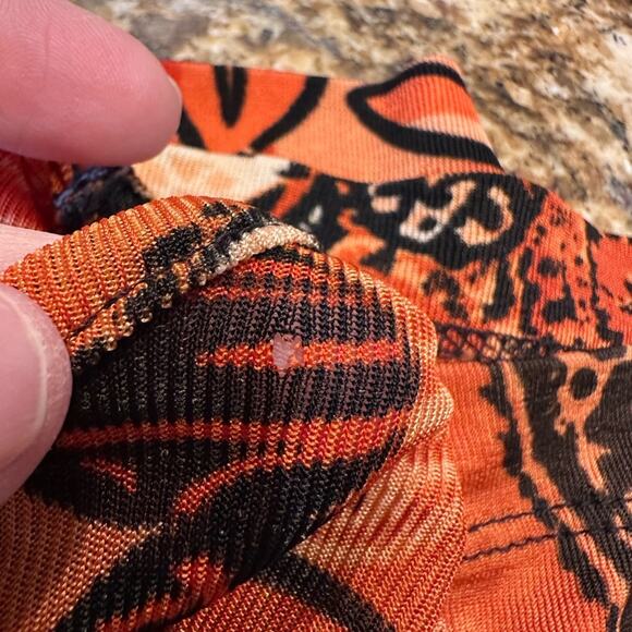 Chico’s Travelers Women’s 3 (16) Short Sleeve V-Neck Shirt Orange & Black Print - Picture 7 of 7